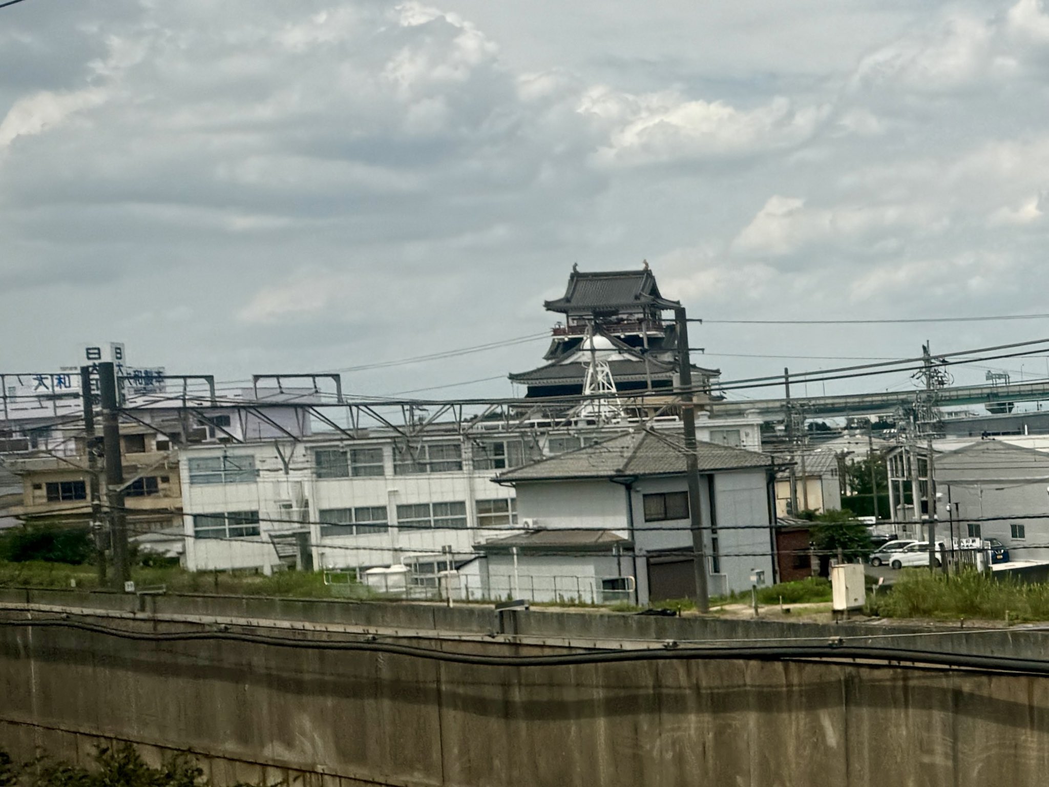 Kiyosu Castle from the Shinkansen window