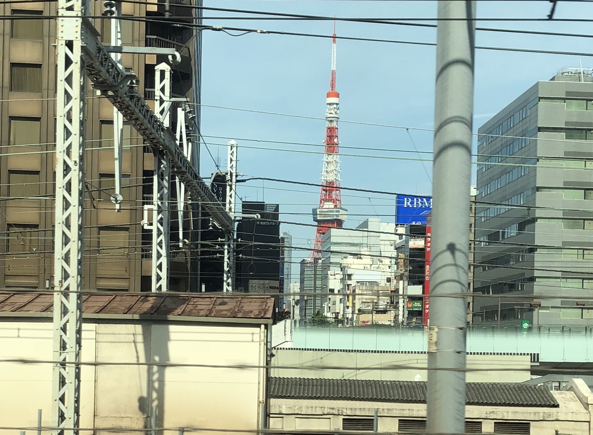 東京タワーの新幹線車窓写真