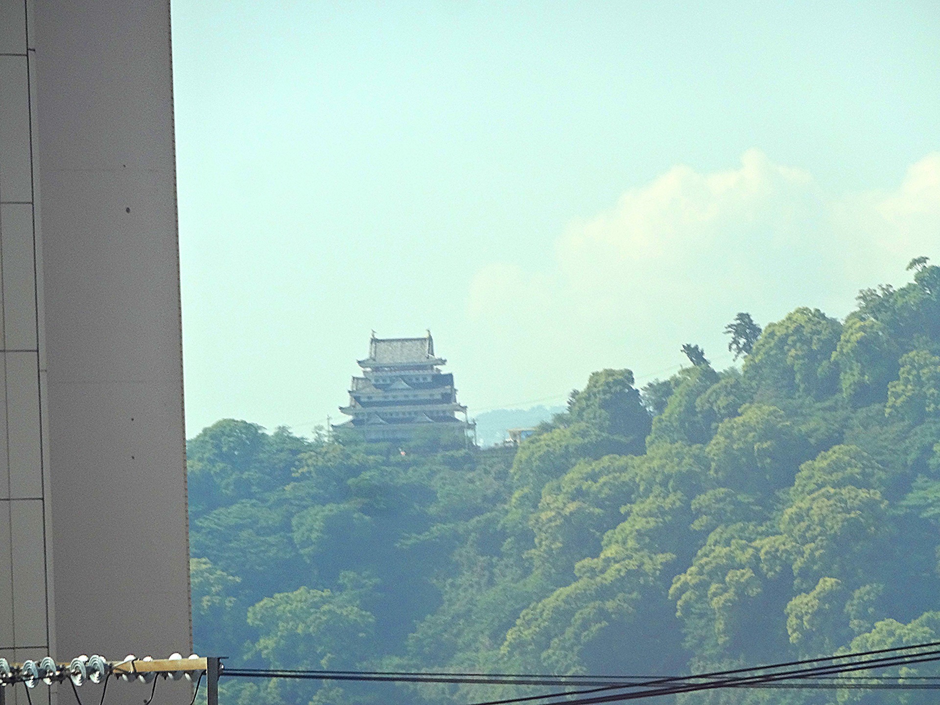 新幹線のA席側から見える熱海城