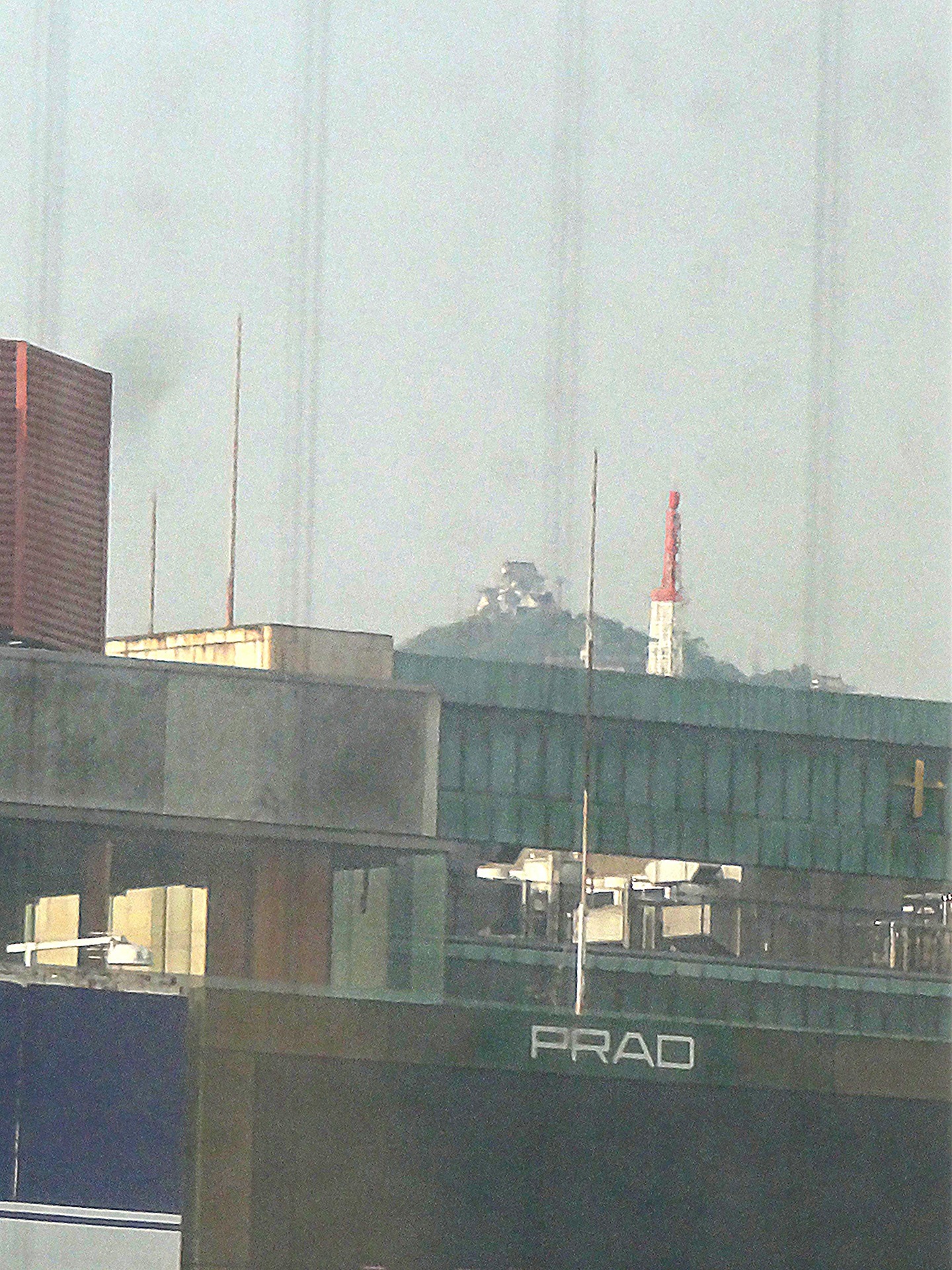 東海道本線側から見た岐阜城