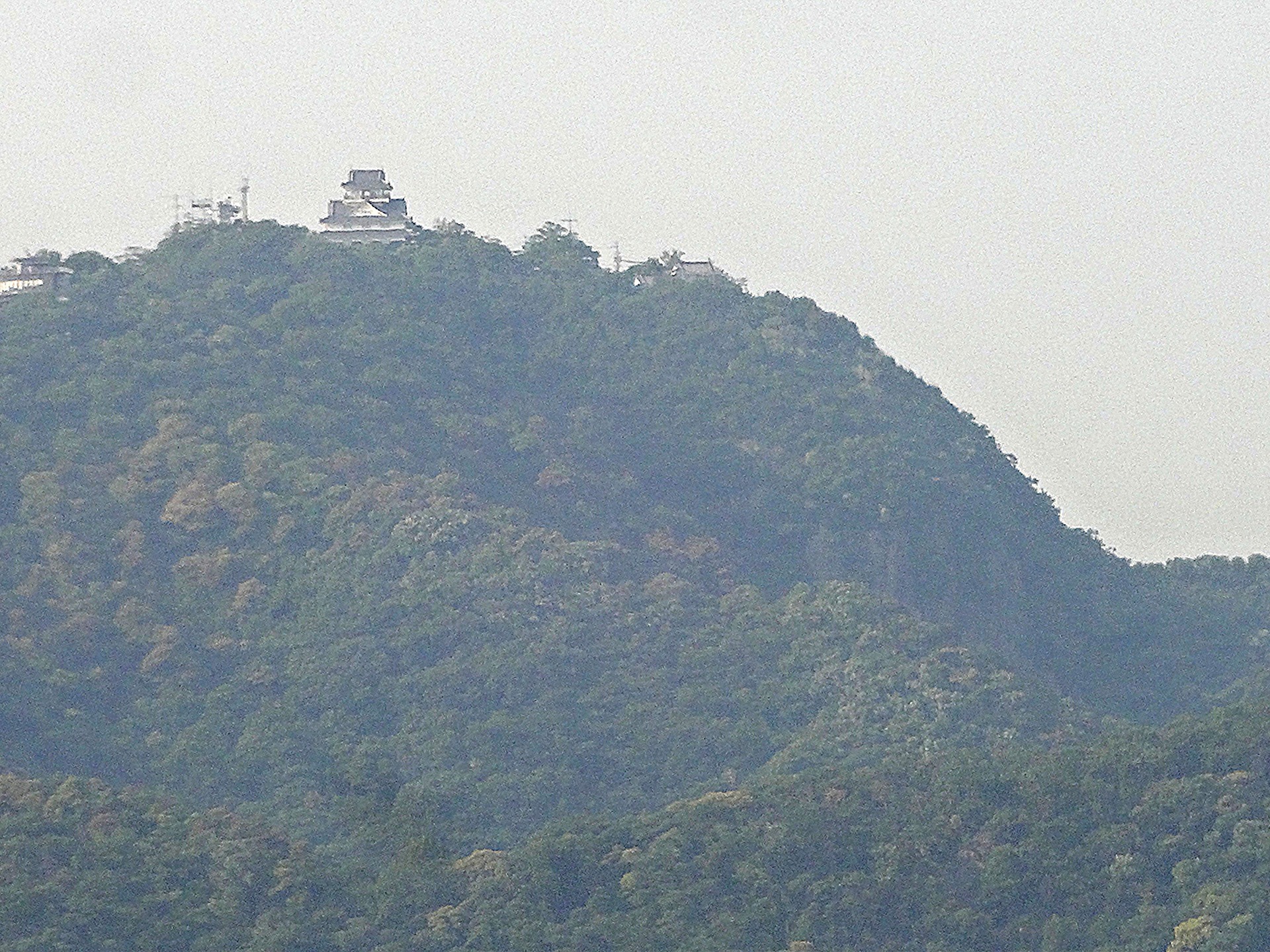 岐阜城の新幹線車窓写真