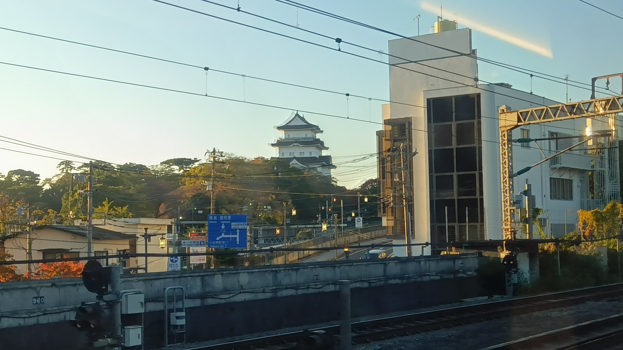 小田原城の新幹線車窓写真