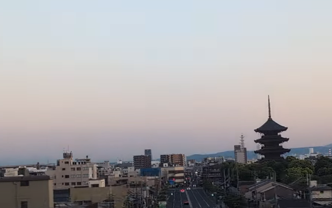 To-ji Pagoda from the Shinkansen window