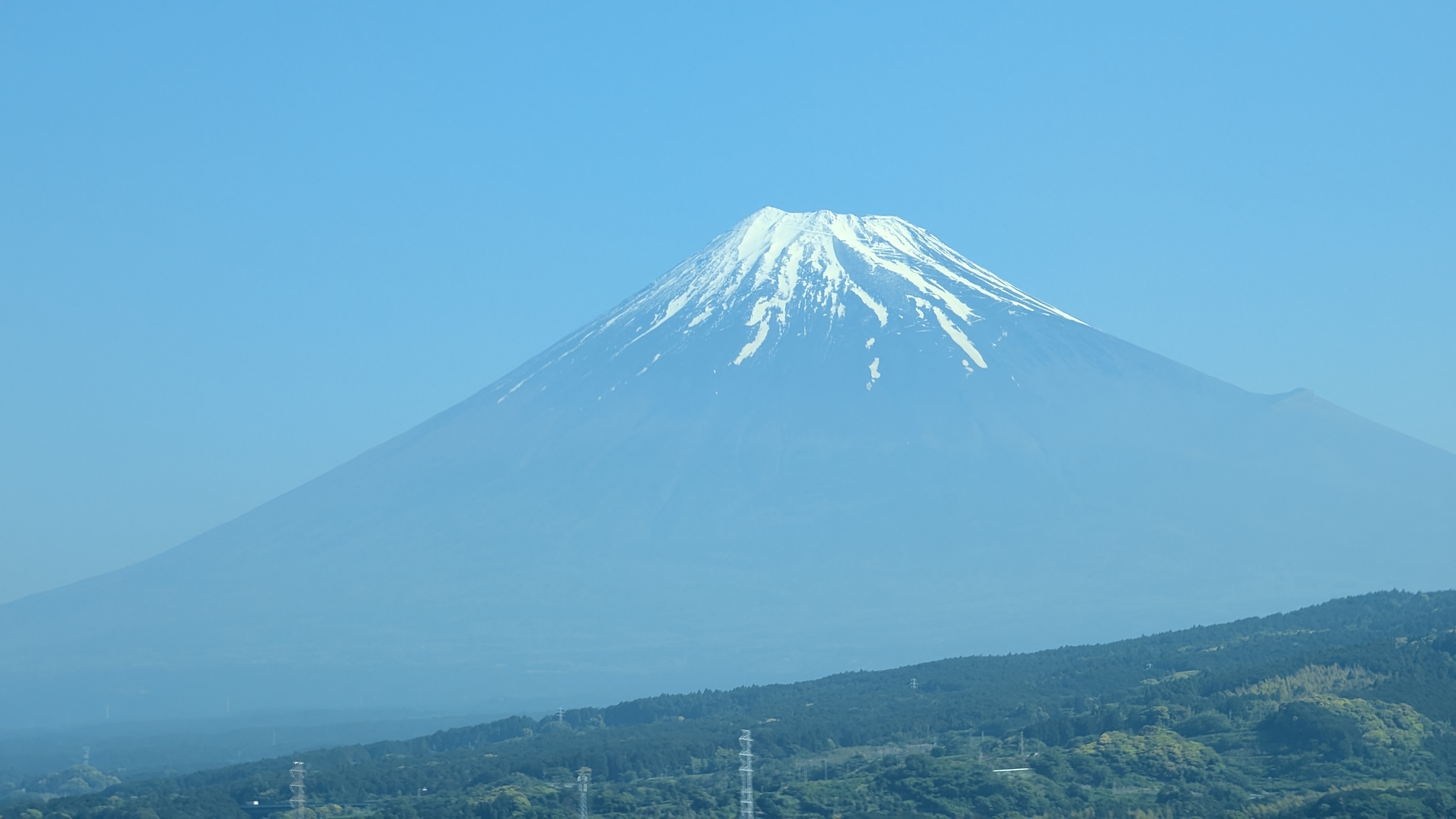 新幹線のE席側から見える富士山