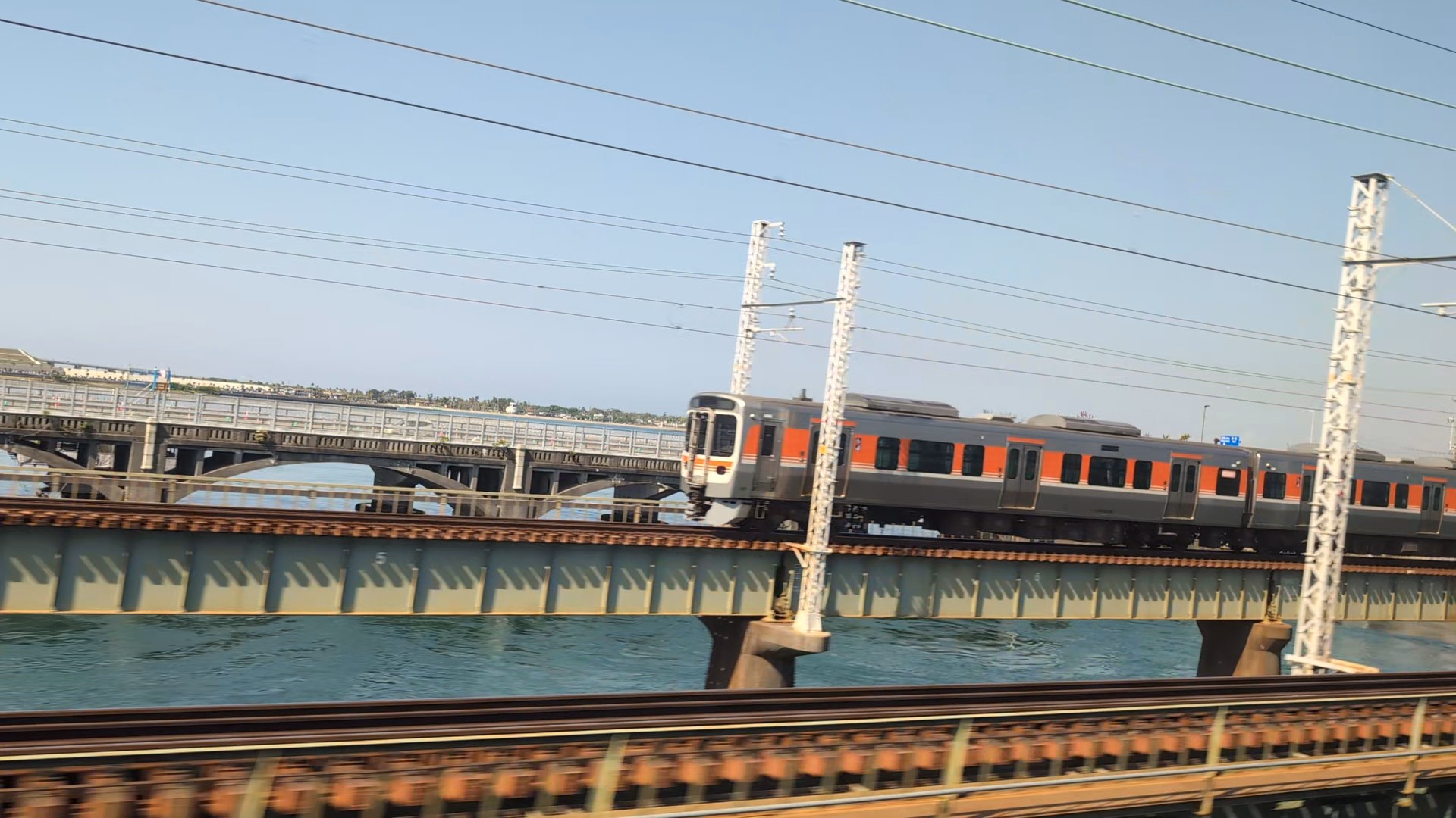 新幹線のA席側から見える浜名湖