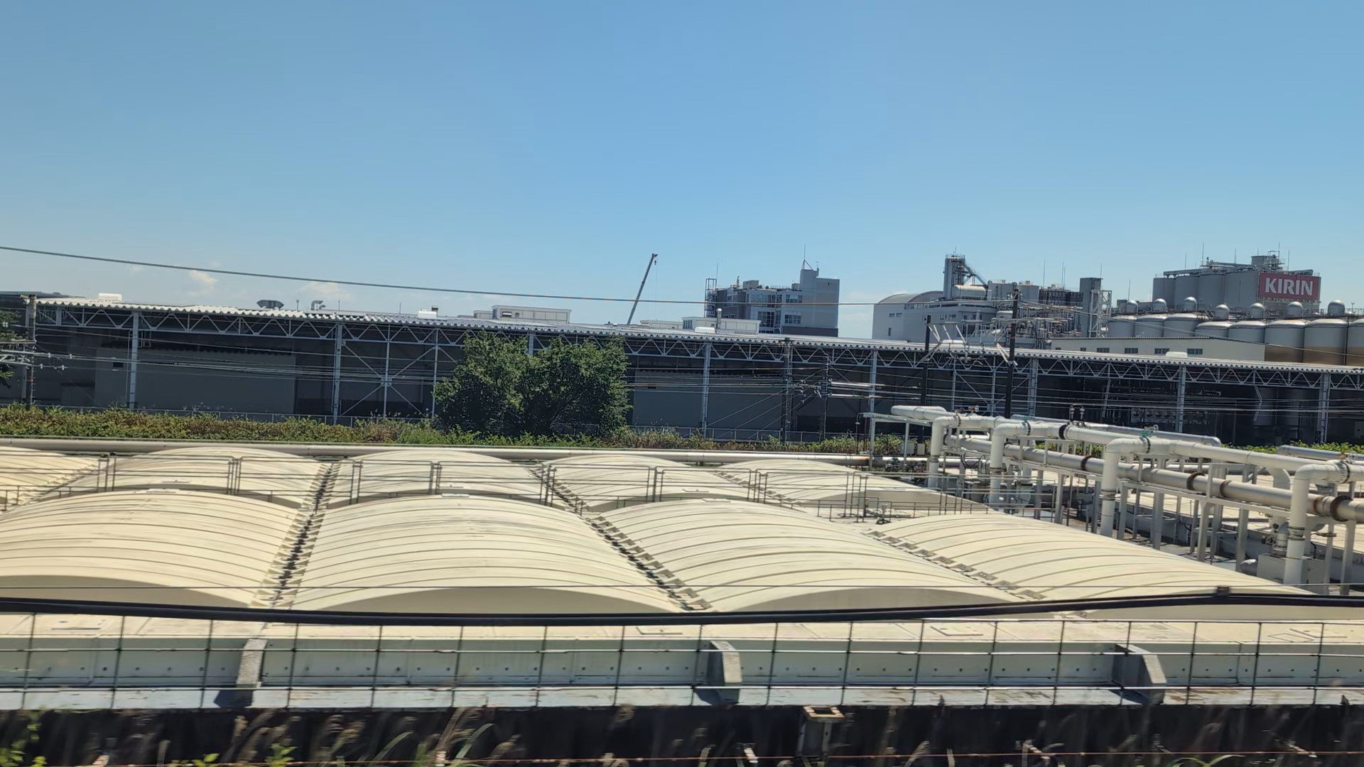 新幹線のE席側から見えるキリンビール工場