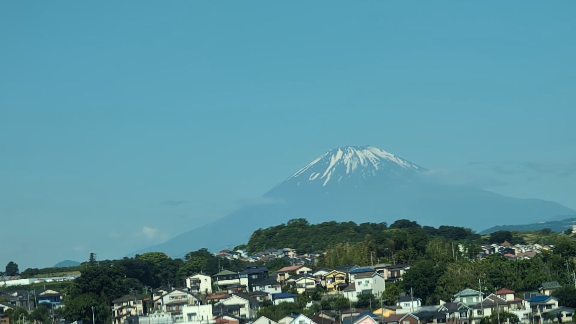相模平野の富士山の新幹線車窓写真