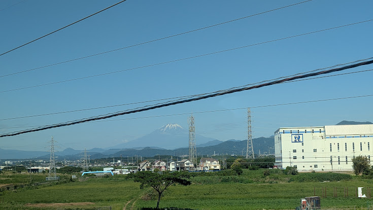 寒川町付近から見える相模平野越しの富士山