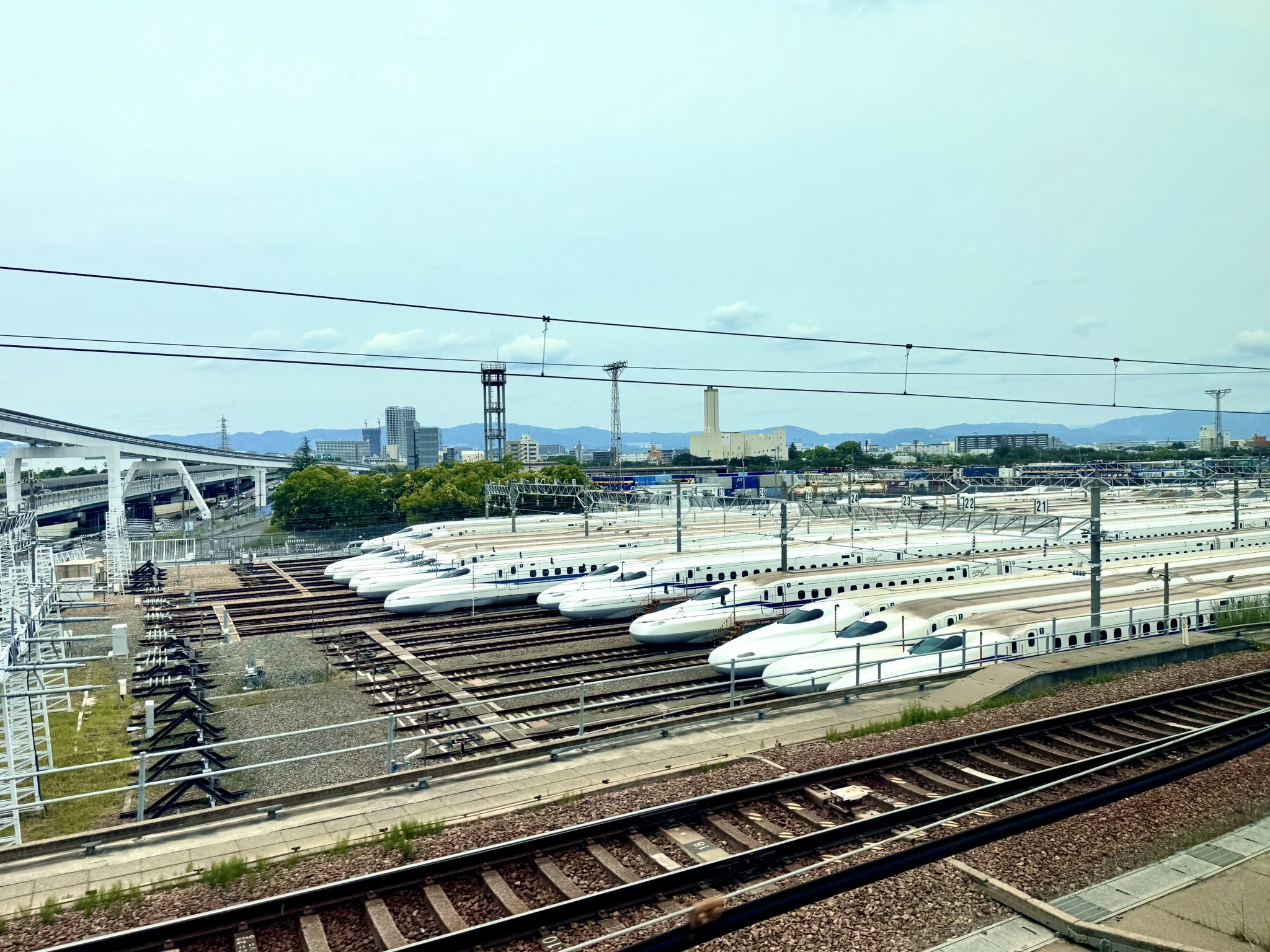 鳥飼車両基地の新幹線車窓写真