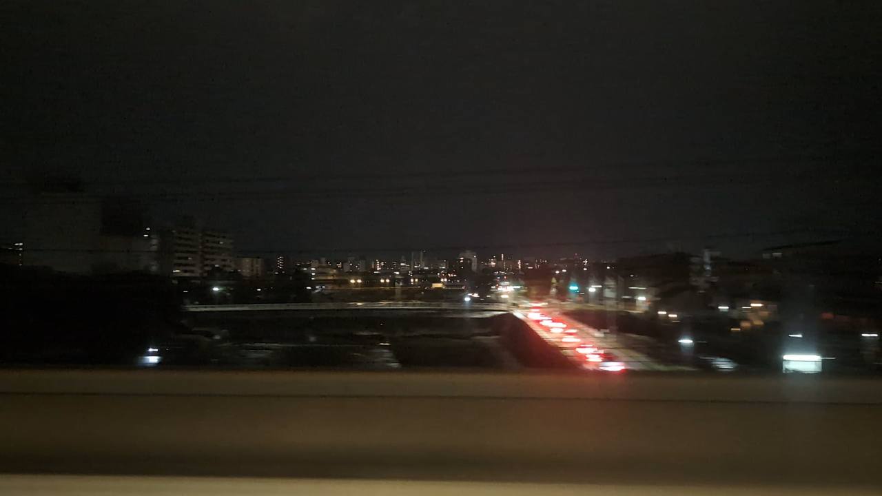夜の新幹線から見える瀬田の唐橋付近