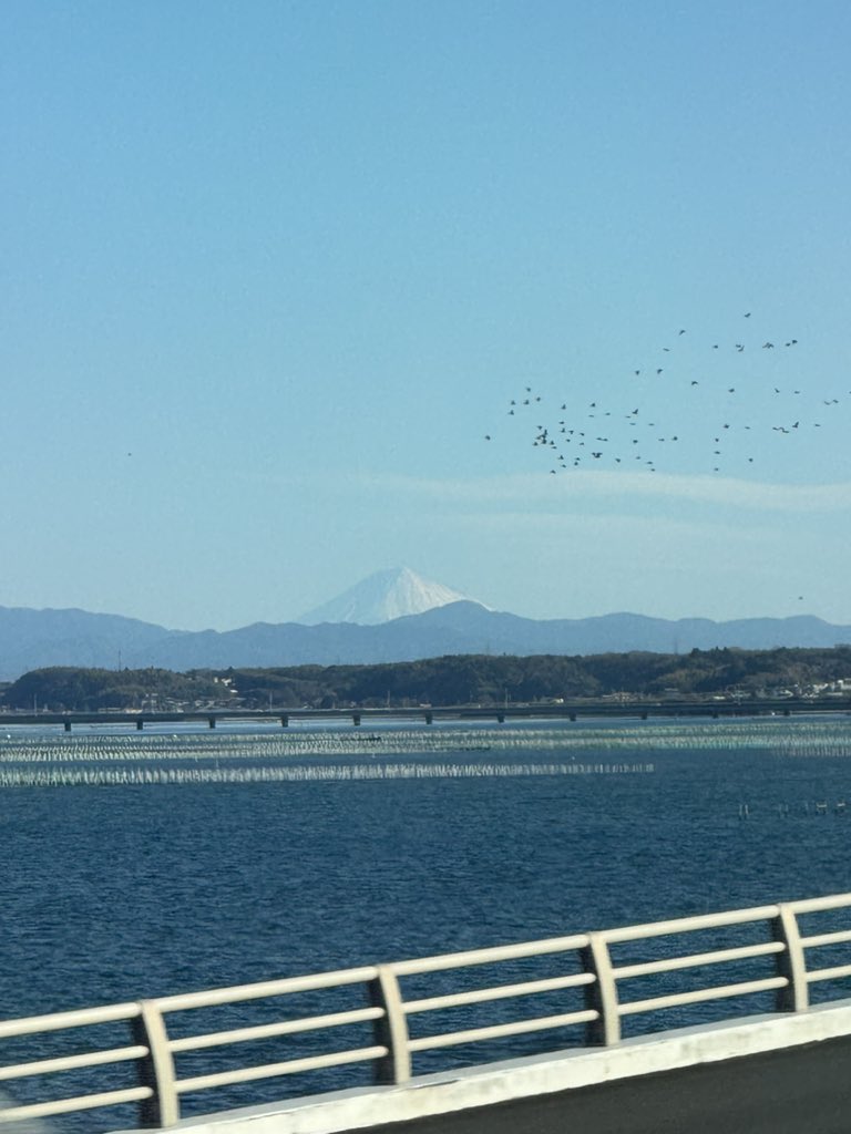 浜名湖から見える富士山