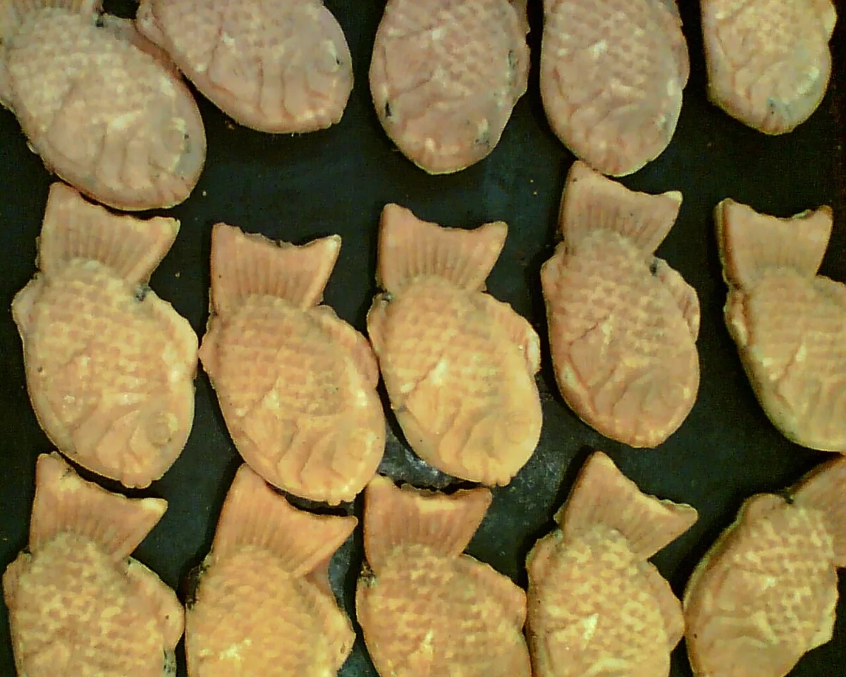 Golden fish-shaped taiyaki cakes