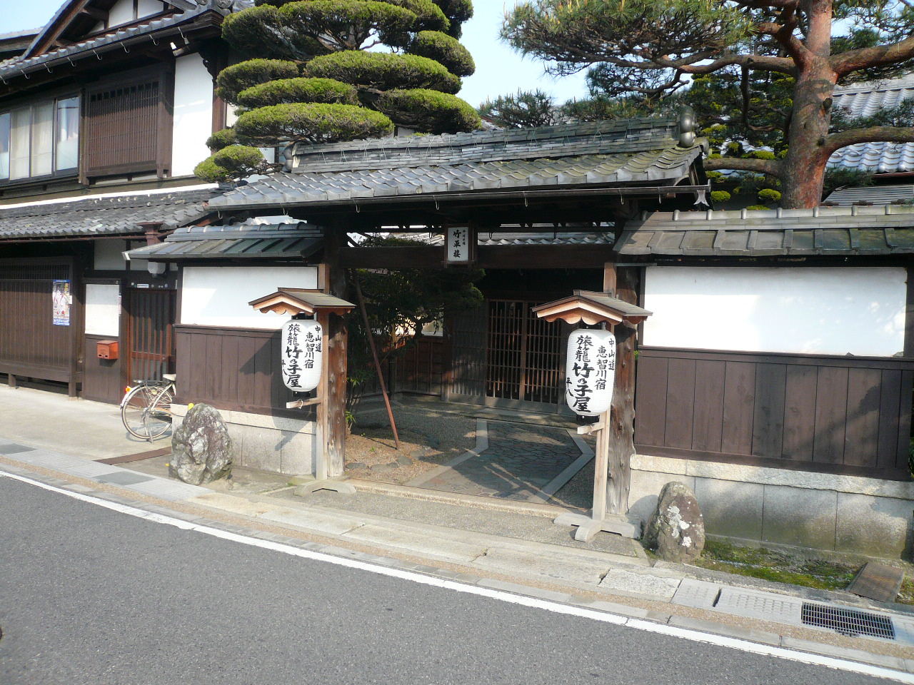 中山道愛知川宿に残る旅籠の建物