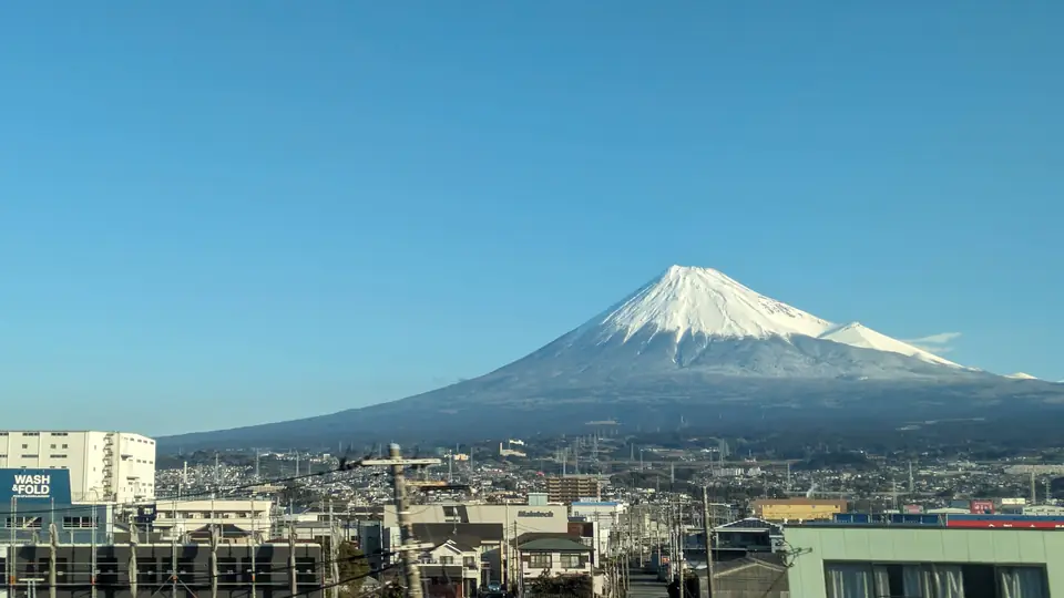 從E座看到的雪覆富士山