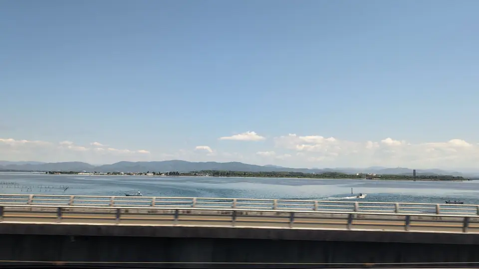 新幹線のE席側から見える浜名湖
