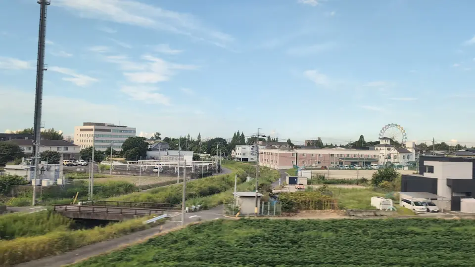 新幹線のA席側から見える堀内公園の観覧車