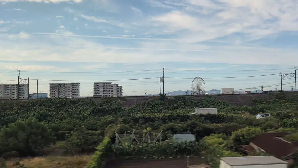 新幹線のA席側から見えるラグーナテンボスの観覧車