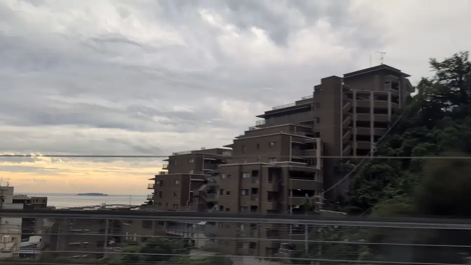 Île de Hatsushima au-delà de la mer d’Atami