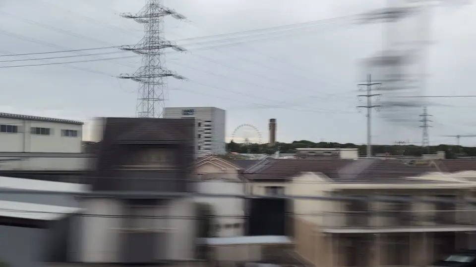 新幹線のA席側から見えるのんほいパークの観覧車